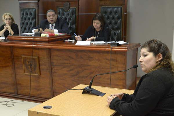 Celsa Saacutendez intentoacute justificar los golpes que le causaron la muerte a sus hijas de 18 meses y 3 antildeos