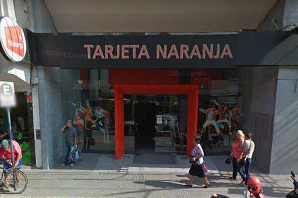 Citan a indagatoria a  los ex empleados de Naranja acusados de robar 1850000