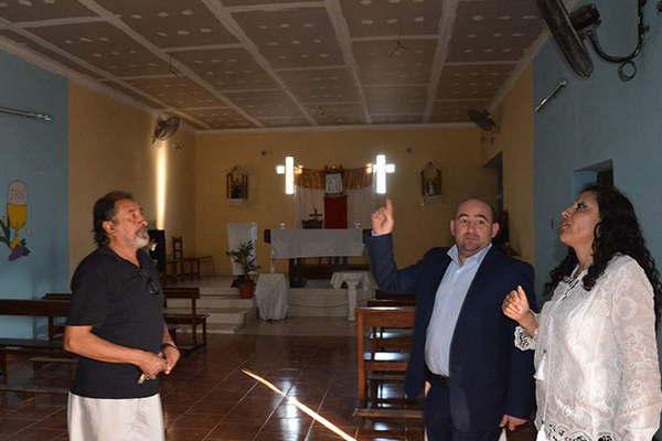 Municipio y vecinos remodelan  la capilla del barrio Avenida