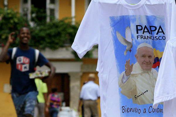 El Papa llega hoy a Colombia  con un pedido de paz duradera