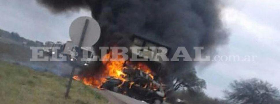 Cinco muertos tras el choque frontal de un camión y un automóvil