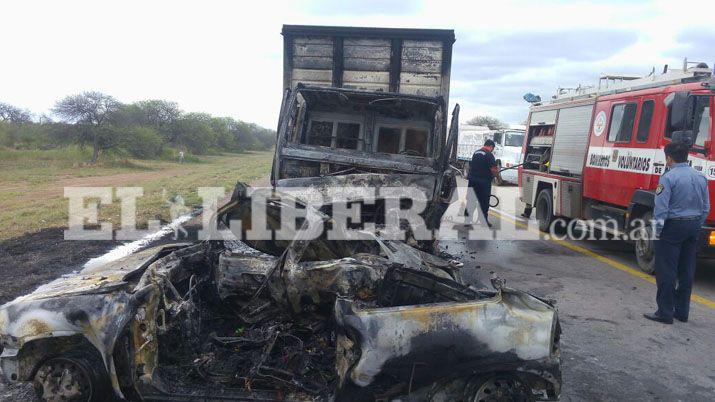 Cinco muertos tras el choque frontal de un camión y un automóvil