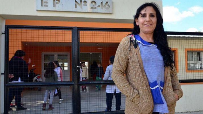 Una encargada le salvoacute la vida a una nena de 8 antildeos