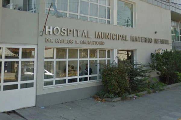 Una joven dio a luz a un bebeacute lo arrojoacute del primer piso y lo matoacute