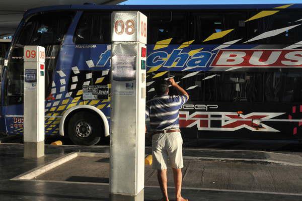 Un paro de colectivos de larga distancia afecta a los santiaguentildeos