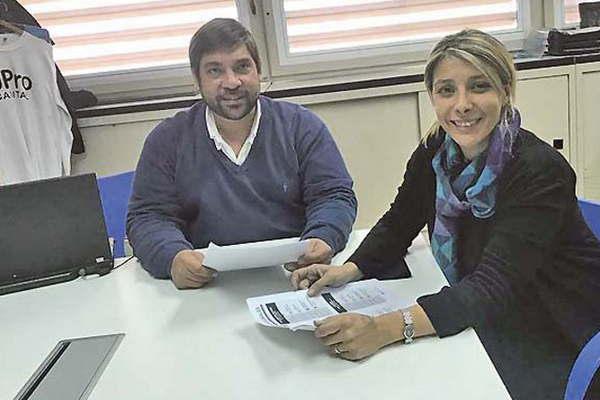 Funcionarios verifican el avance de las obras de haacutebitat en Las Tinajas