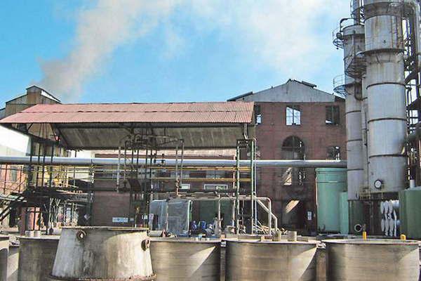 Procesan y embargan con 4 millones a los duentildeos de un ingenio