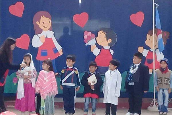 El Diacutea del Maestro se recordoacute con actos en  las sedes escolares