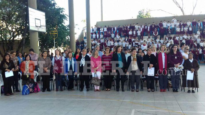 Emotivo acto del Diacutea del Maestro en el colegio Madre Mercedes Guerra