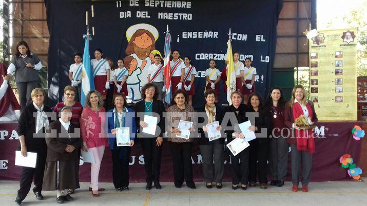 Emotivo acto del Diacutea del Maestro en el colegio Madre Mercedes Guerra