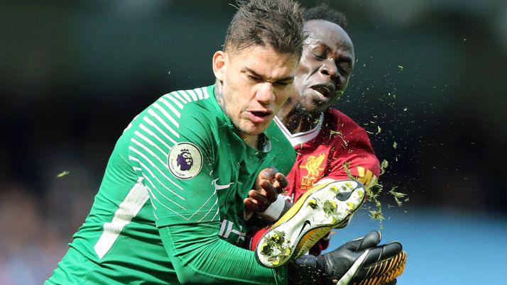 Video de la tremenda patada en la cara de Sadio Manaacute a Ederson Moraes