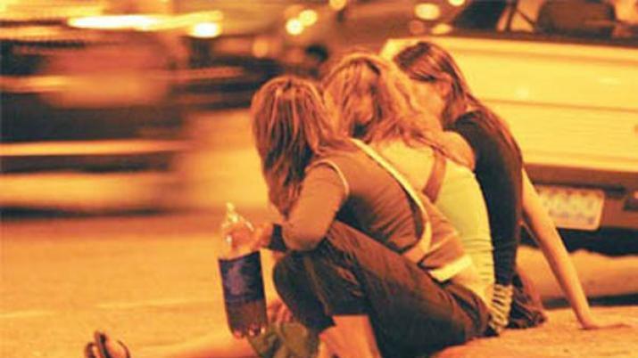 Desalojan fiesta clandestina con chicas ebrias en Monte Quemado