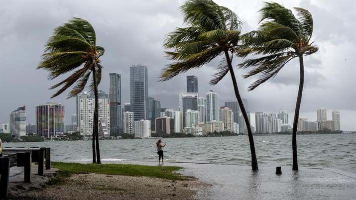 Imaacutegenes del huracaacuten Irma que ya estaacute en categoriacutea 3