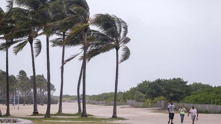 Imaacutegenes del huracaacuten Irma que ya estaacute en categoriacutea 3