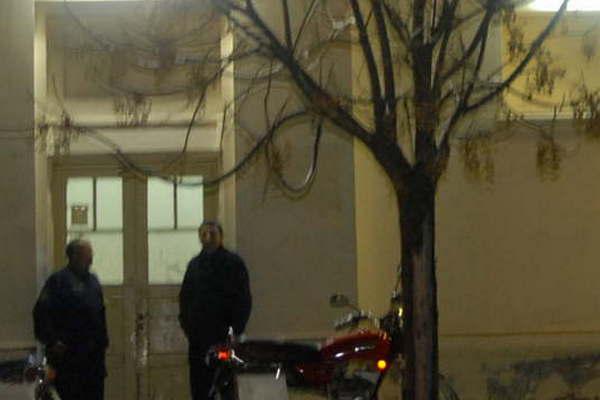 Asesinaron de varias puntildealadas a un joven que habriacutea discutido con otros en baile de Ahiacute Veremos