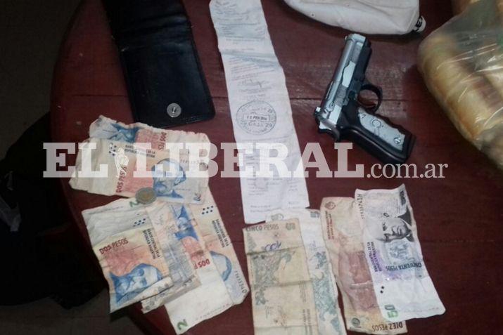 Elementos incautados por los efectivos policiales