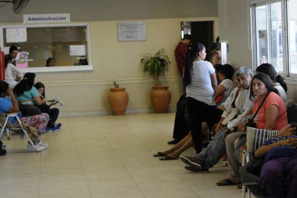 Dos motociclistas graves por terrible choque frontal en el sur de la ciudad