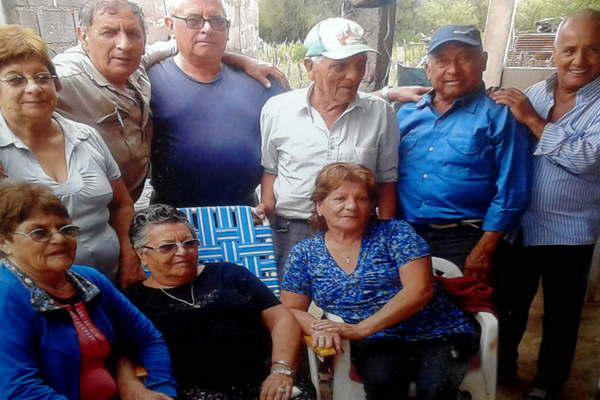 Un santiaguentildeo solidario reunioacute a su familia despueacutes de 40 antildeos