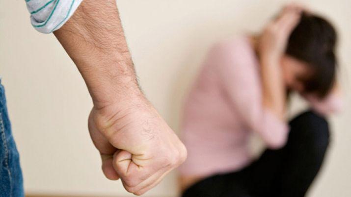 Entroacute ebrio a la casa y la golpeoacute mientras estaba durmiendo