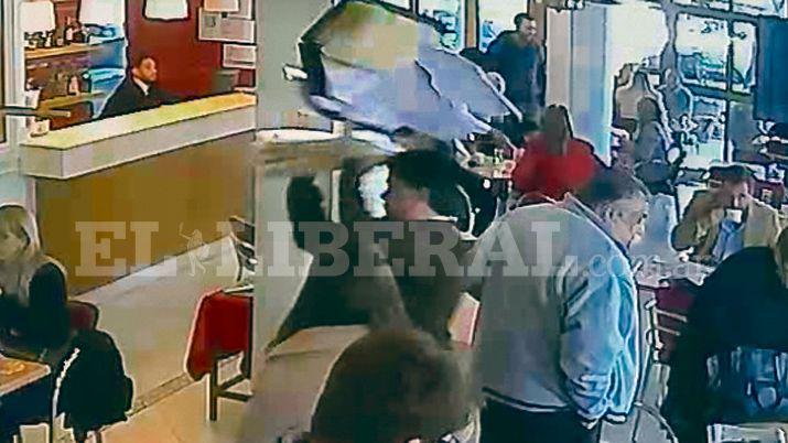 Diputado de Cambiemos le arrebatoacute documentacioacuten a la apoderada porque lo dejaron fuera de la lista