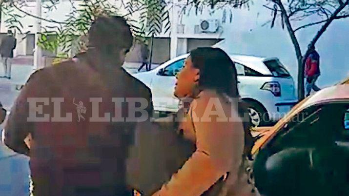 Diputado de Cambiemos le arrebatoacute documentacioacuten a la apoderada porque lo dejaron fuera de la lista