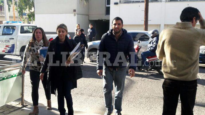 Diputado de Cambiemos le arrebatoacute documentacioacuten a la apoderada porque lo dejaron fuera de la lista