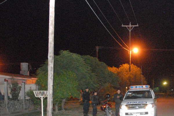 Entroacute a la casa de su ex la obligoacute a tener sexo la filmoacute y huyoacute