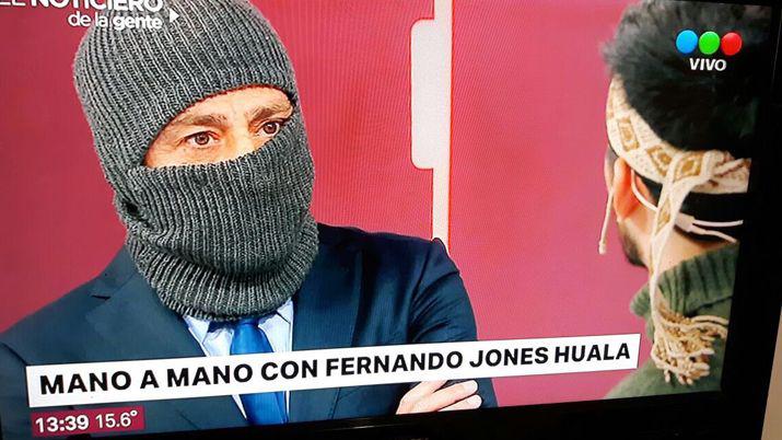 Nicolaacutes Repetto se puso pasamontantildeas para entrevistar a un mapuche