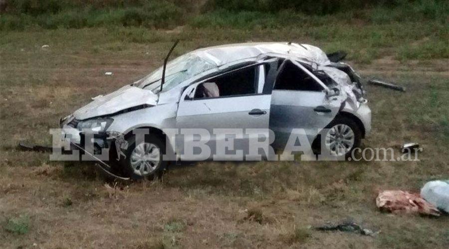 Cuatro personas se salvaron de milagro tras volcar en Casares
