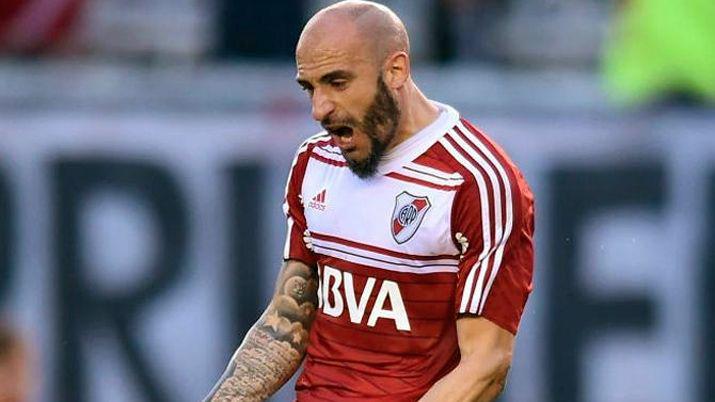 Javier Pinola chocoacute a poco del partido clave de River en la Libertadores