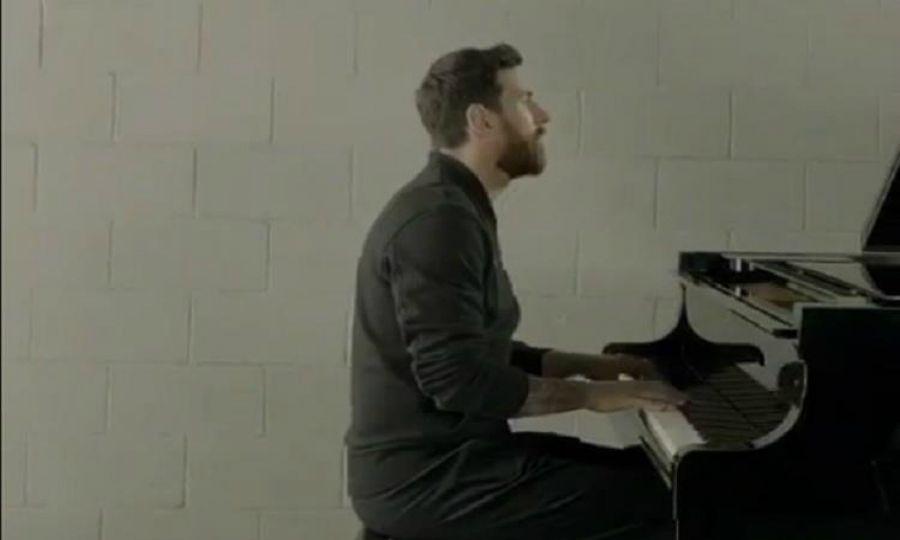 Messi tocando el piano es furor en Facebook