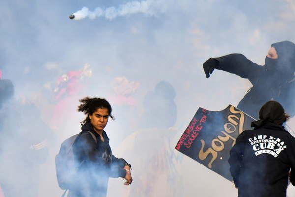 Miles de personas protestaron en Francia contra la reforma labora