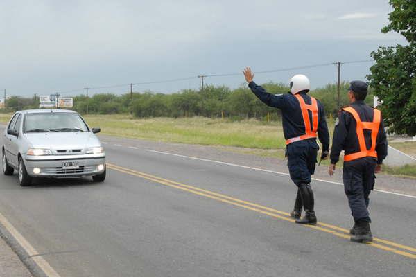 Demoran a entrenador tucumano por llevar menores en su camioneta