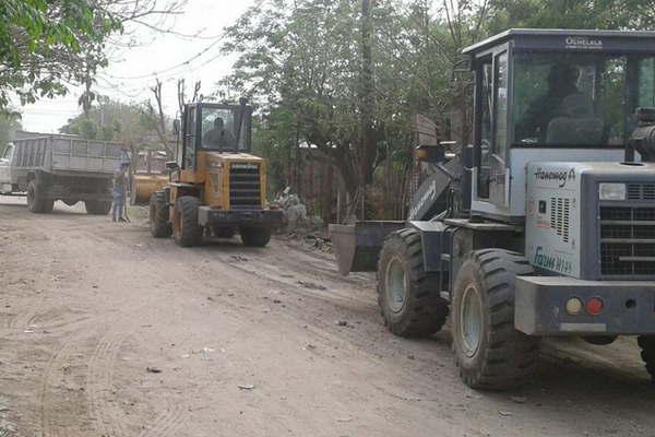 La comuna bandentildea realiza operativos de limpieza y acondicionamiento de calles en diferentes barrios