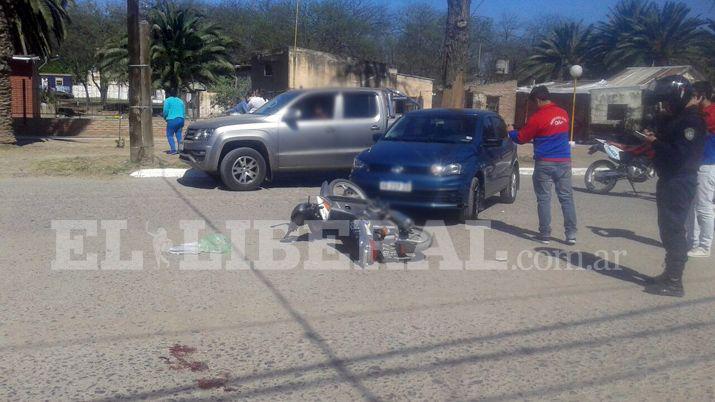 Una mujer murioacute al ser chocada por un automoacutevil en Antildeatuya