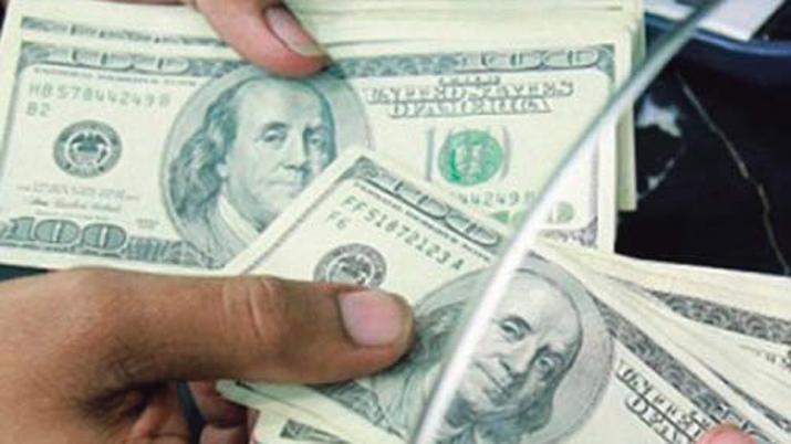 La divisa estadounidense anotó su octava baja en fila en agencias y bancos de la city porteña