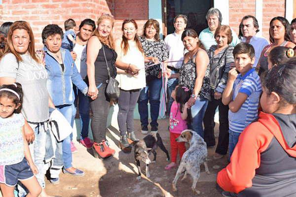 El gobierno de la provincia entregoacute 43 viviendas en Capital y La Banda