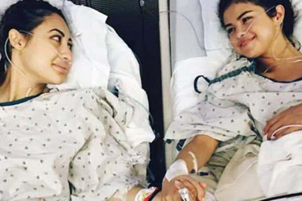 Selena Goacutemez se sometioacute a un trasplante de rintildeoacuten a causa del lupus que padece 
