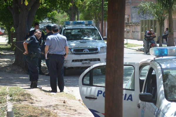 Un depravado interceptoacute a una alumna y la manoseoacute