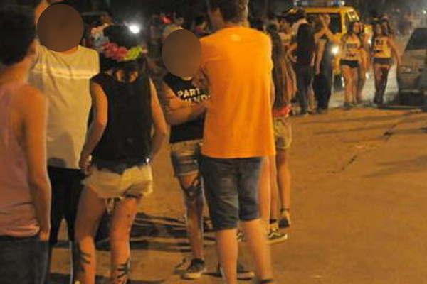 Desalojaron a maacutes de 100  joacutevenes de una fiesta clandestina