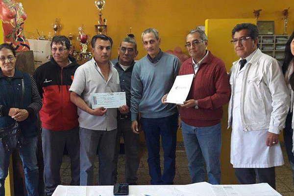 Entregan subsidios a instituciones deportivas