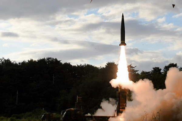Norcorea desafiacutea al mundo y otro misil sobrevoloacute suelo japoneacutes