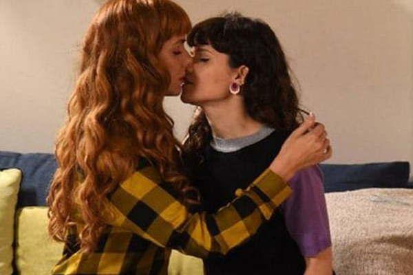 Nair Calvo habloacute del beso con Violeta Urtizberea 