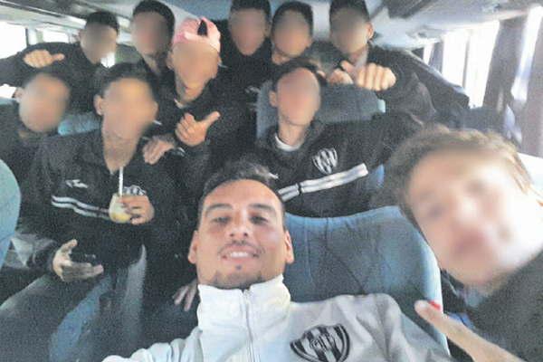 Brutal golpiza al entrenador de la 8ordf divisioacuten de Central Coacuterdoba tras un partido con Mitre  