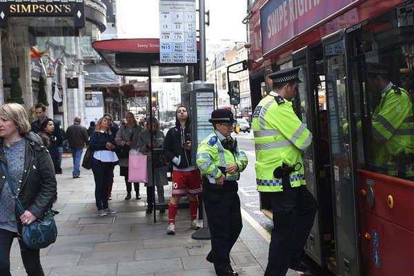 Un detenido por el ataque en Londres y el gobierno britaacutenico mantiene el maacuteximo nivel de alerta