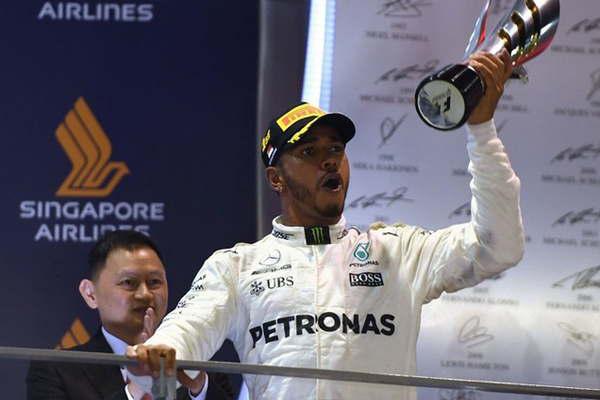 Hamilton triunfoacute y estiroacute ventajas sobre Vettel