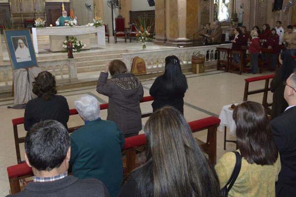 Monsentildeor Vicente Bokalic presidioacute la misa para recordar  a la madre Mercedes Guerra