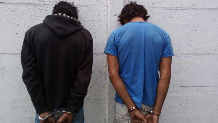 Los atrapan in fraganti cuando robaban auriculares en un supermercado