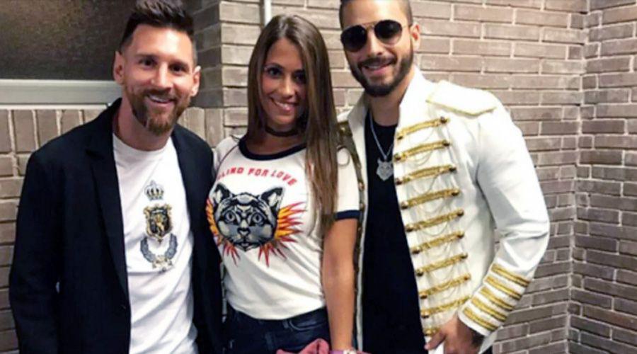 Lionel Messi y Antonella Rocuzzo en el recital de Maluma
