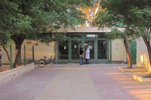 Desconocidos provocaron destrozos  en aulas de la escuela Rafael Obligado 